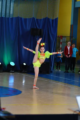 Studio L'ART | Taniec - Akrobatyka - Aerial Hoop & Silks - Pole Dance